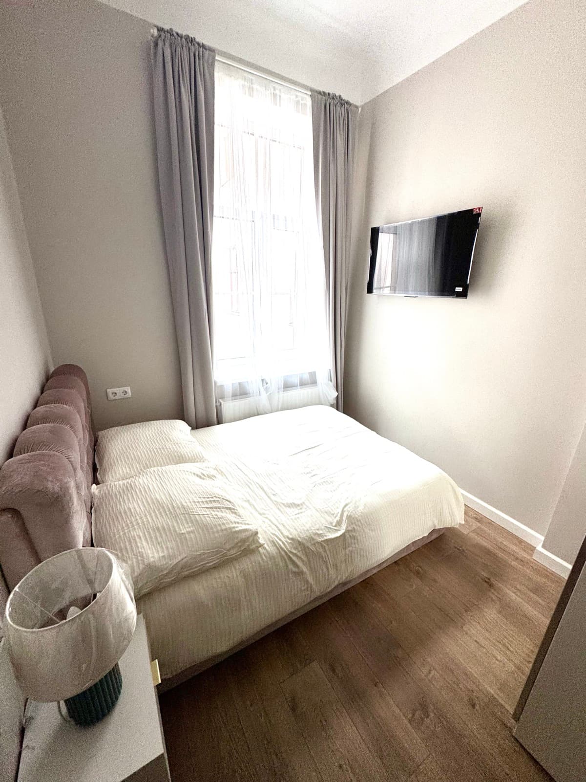 AK11 Smart Home Queen studio