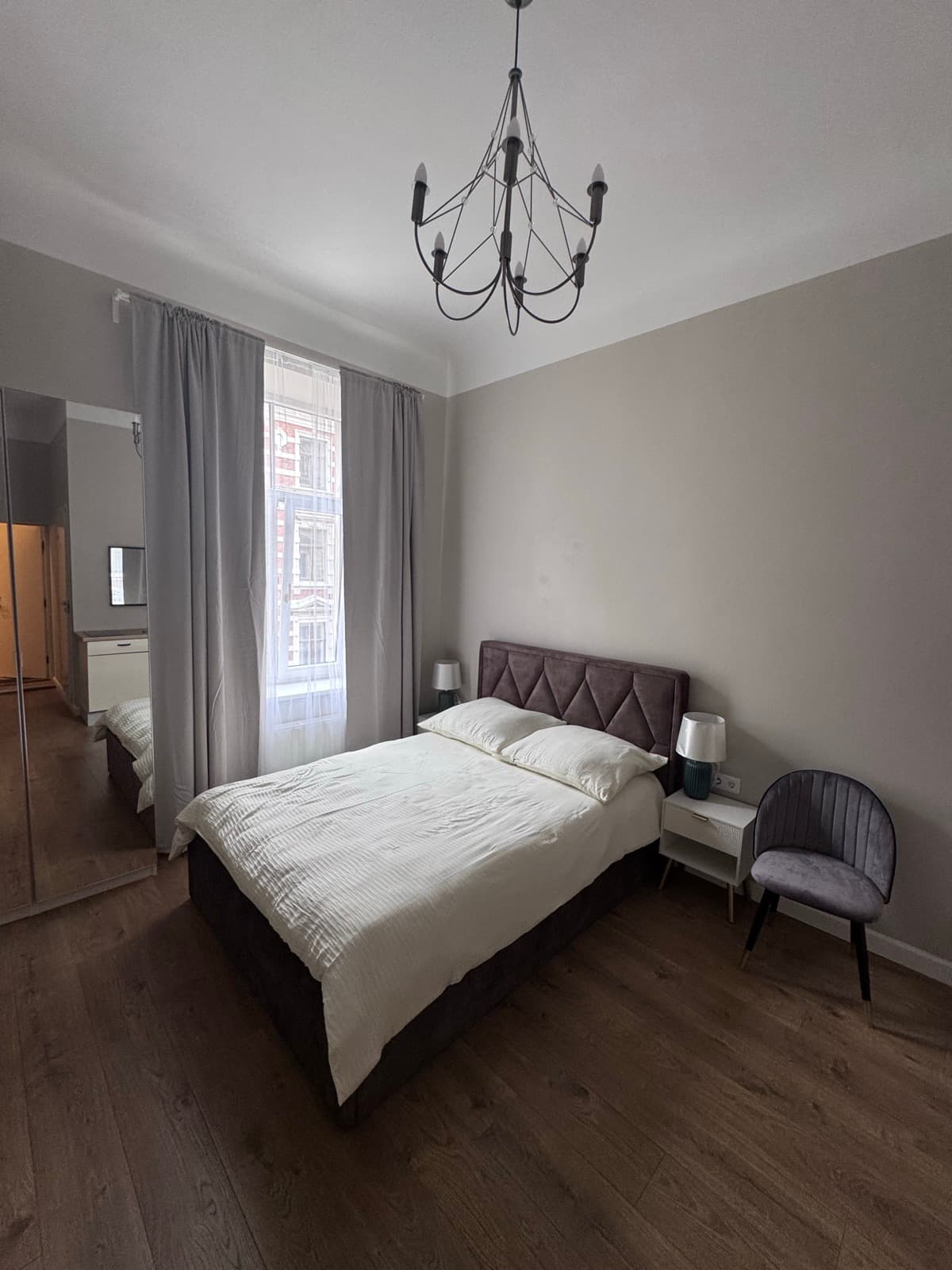 AK5 Smart Home Deluxe Queen studio