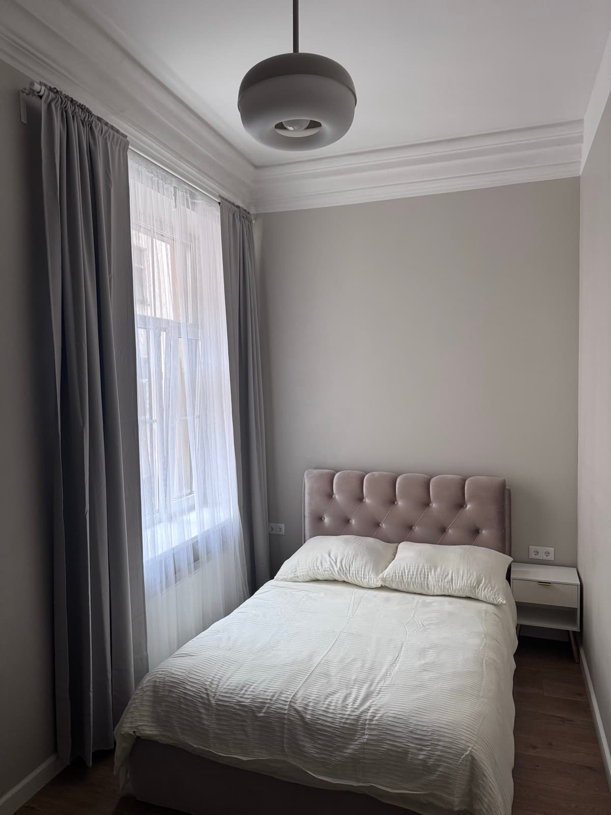 AK7 Smart Home Deluxe Queen studio