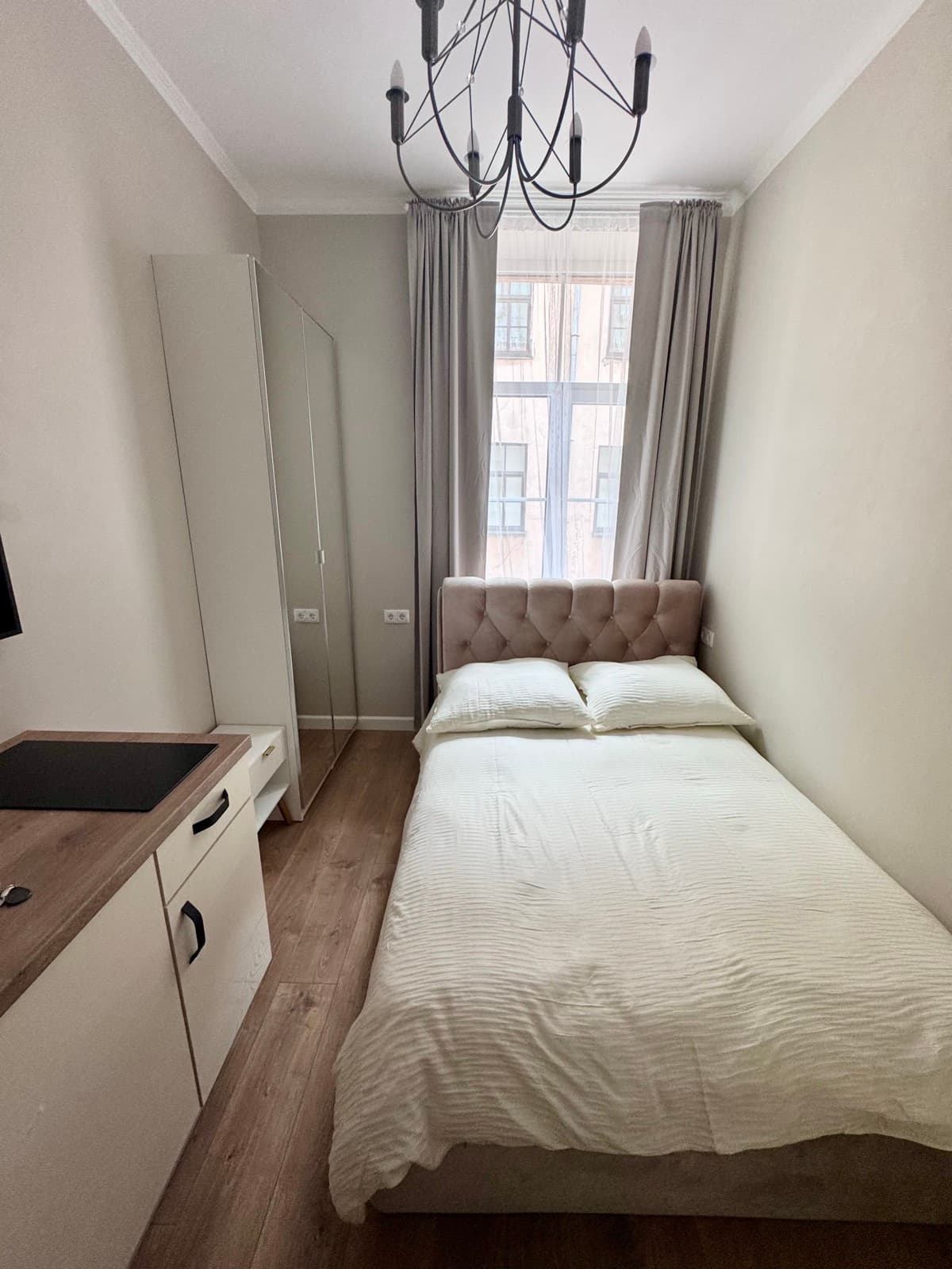 AK9 Smart Home Queen studio