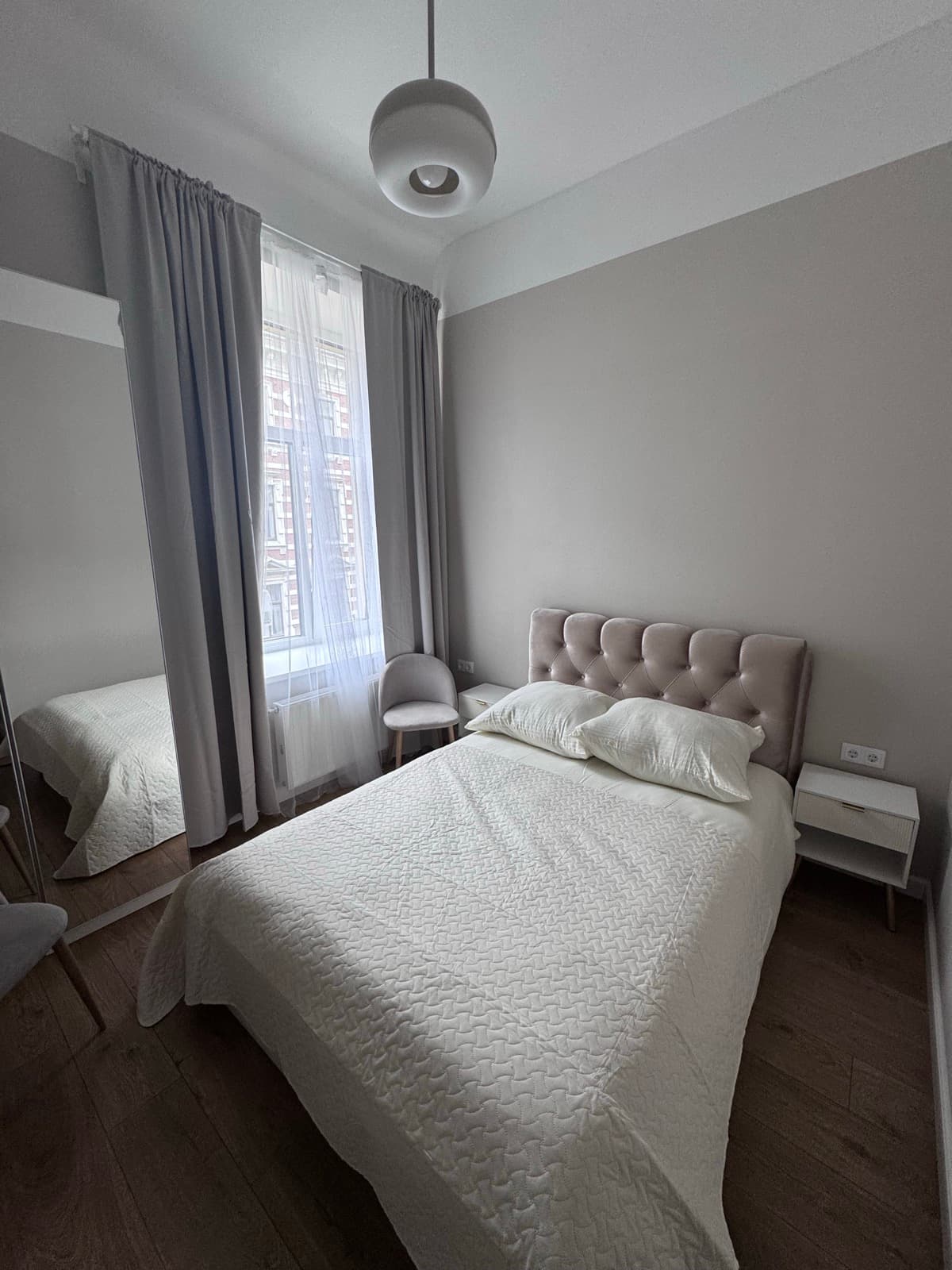 AK2 Smart Home Deluxe Queen studio